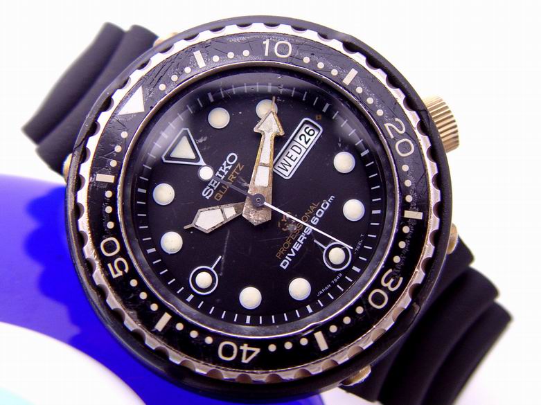 (070213-04) SEIKO 7549-7009 Professional Quartz 600m Diver watch